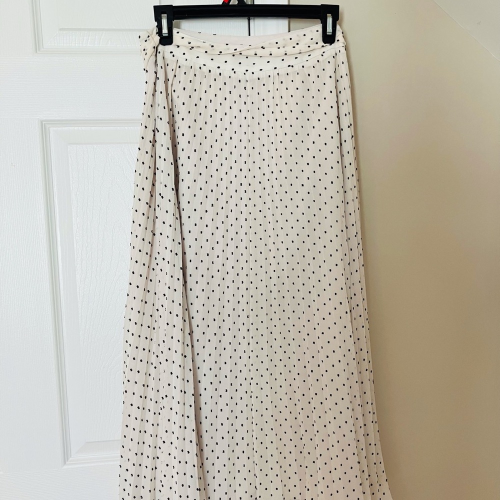 Gently Worn Loft Pleated Midi Skirt with Sash Black/White Size 6 - Picture 9 of 12